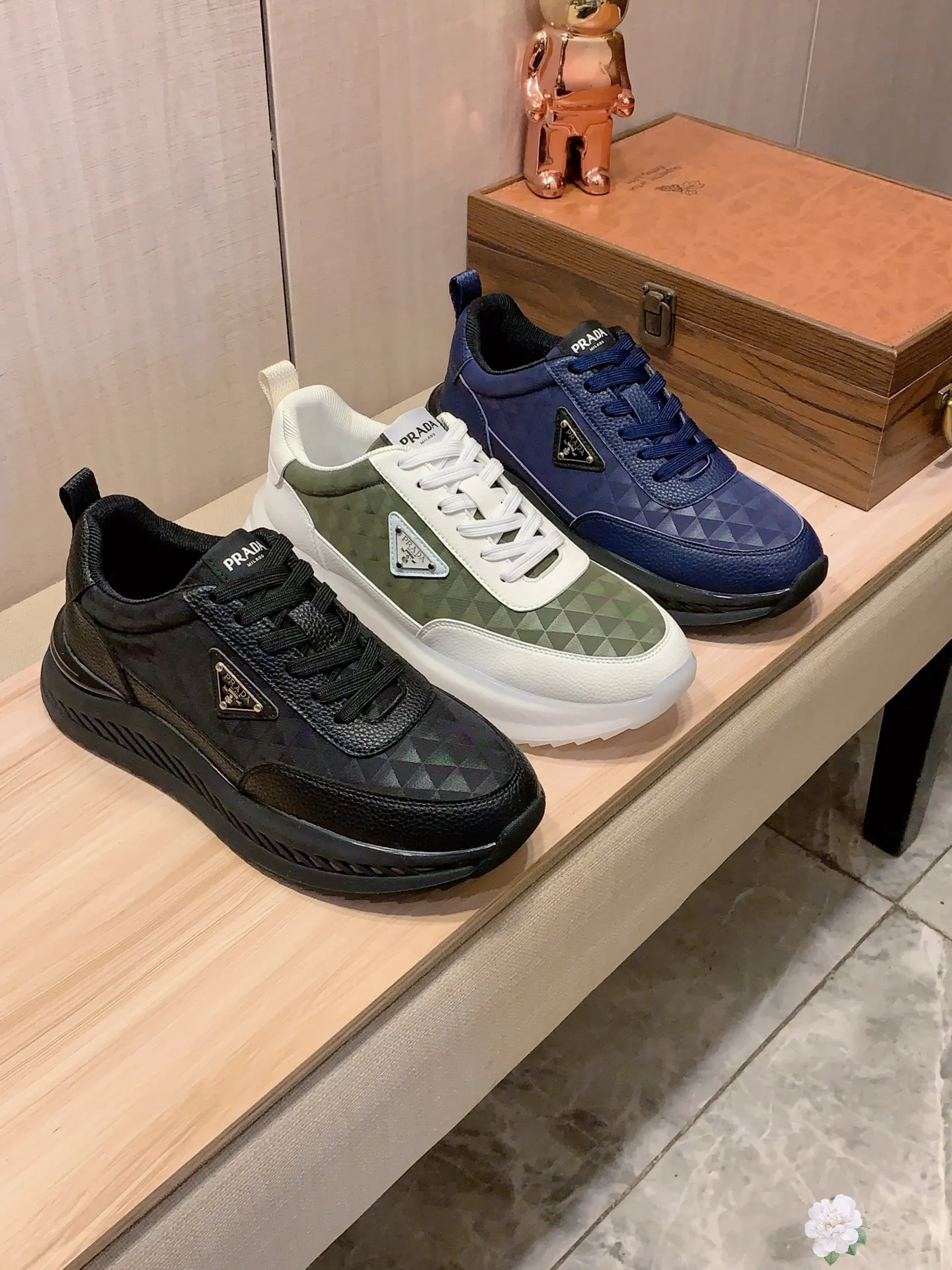 Men's men's shoes💰460💰💰🎩🎩[Lightning][Lightning] "PRADA*" The latest and most popular casual shoes, top brand [seduce] luxury ~ purchasing agency, top ~ quality. [Strong] The upper is made of imported breathable cowhide with material ➕ breathable sheepskin feet (•) and fine workmanship. The original stylish and stylish soft rubber wear-resistant and non-slip outsole is light and comfortable on the feet. The real thing looks better in real photos. 413: code: 38-44, 3️⃣ colors selected
